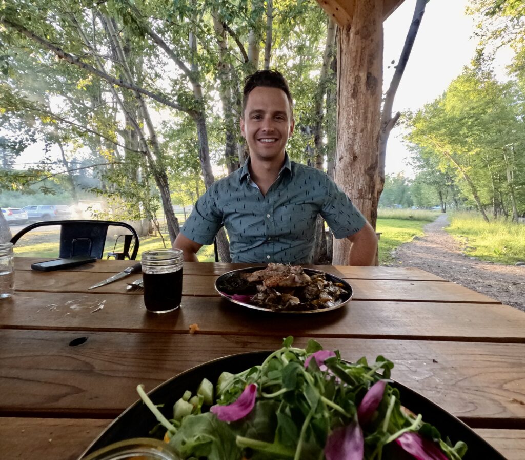 tourist having dinner at bodhi farms in bozeman montana